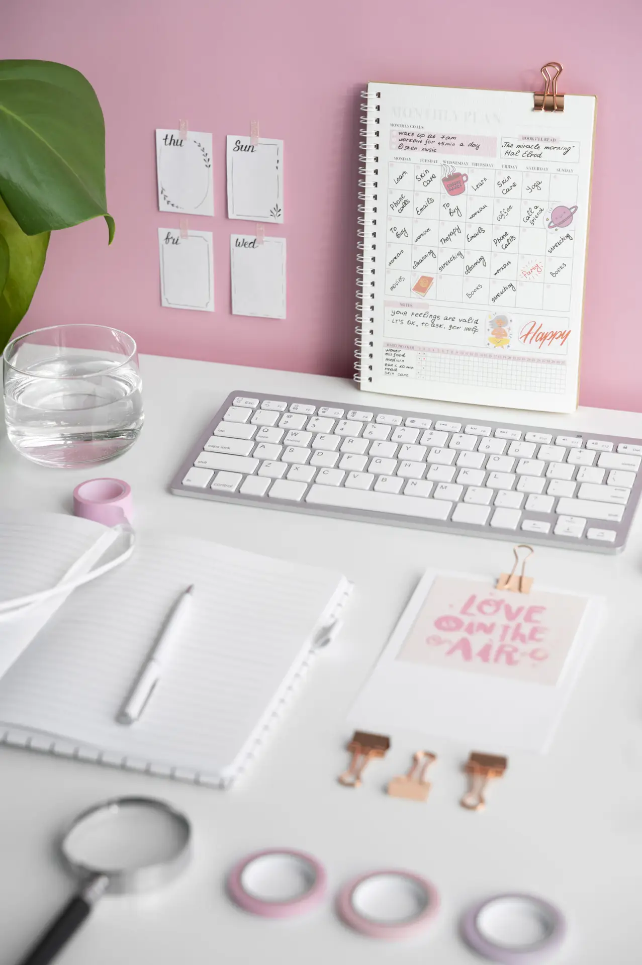 Home naturaleza muerta de colorido y sobrecargado diario de balas (1)